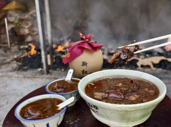 冬季進補正當時！“火炙羊肉酒”，你吃過嗎？